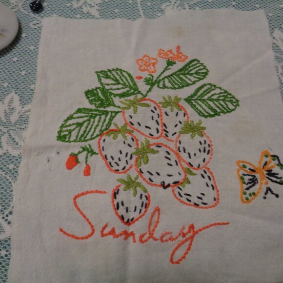 JUNK DRAWER EMBROIDERED PIECES HEART HOLDER HEART FRAME JEWELRY PARTS  E… - Picture 7 of 11